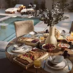 Avascanto Villa, An Architectural Gem With Pool *