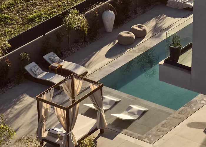 Avascanto Villa, An Architectural Gem With Pool