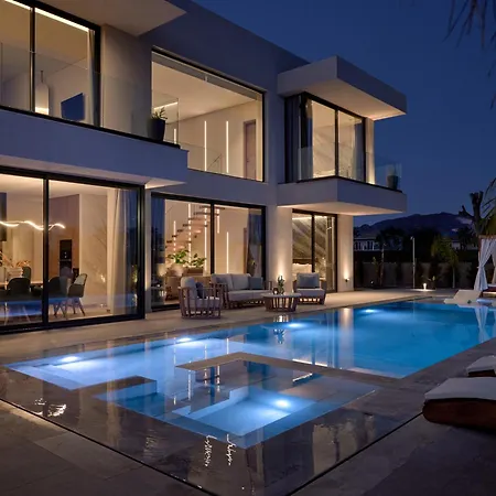 Willa Avascanto Villa, An Architectural Gem With Pool
