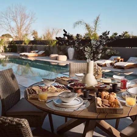 Avascanto Villa, An Architectural Gem With Pool