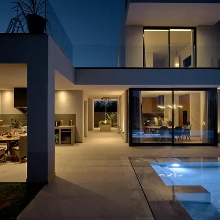 Avascanto Villa, An Architectural Gem With Pool