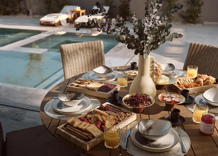 Avascanto Villa, An Architectural Gem With Pool *