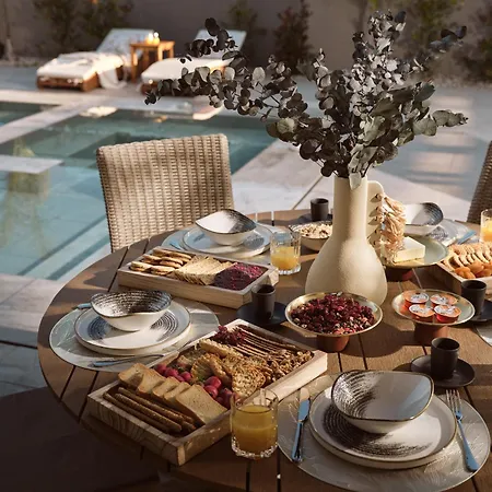 Avascanto Villa, An Architectural Gem With Pool *
