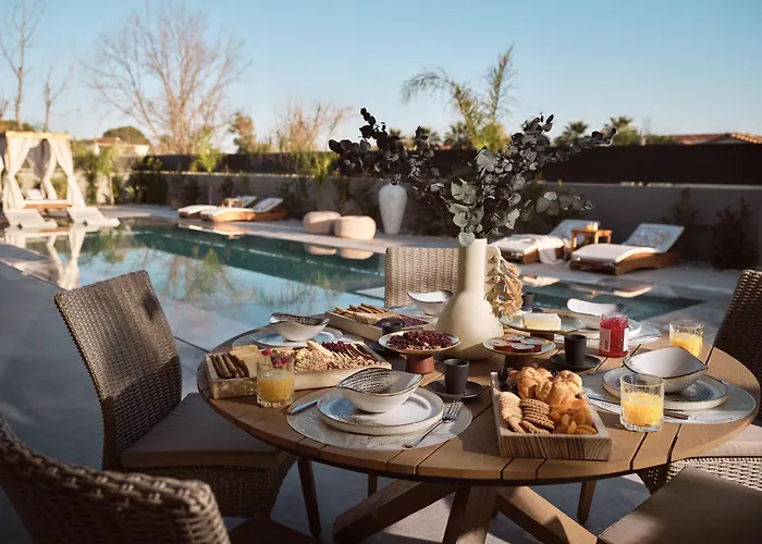 Avascanto Villa, An Architectural Gem With Pool