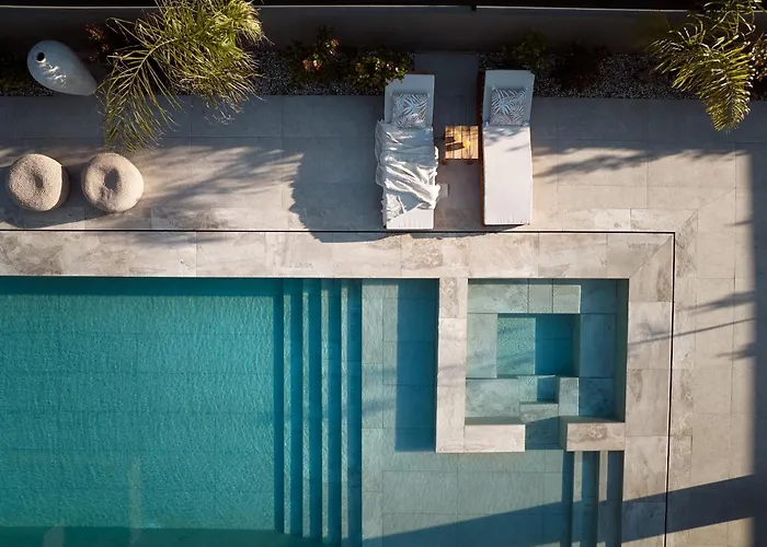 Avascanto Villa, An Architectural Gem With Pool וילה